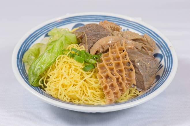 Traditional Beef Internal Delicacies Lo Mein (Mild Spicy) 牛雜撈麵（微辣)